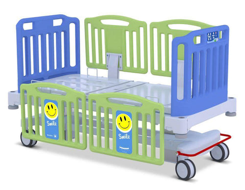 Cama pediátrica eléctrica Malvestio de dos columnas con barandas altas de ABS