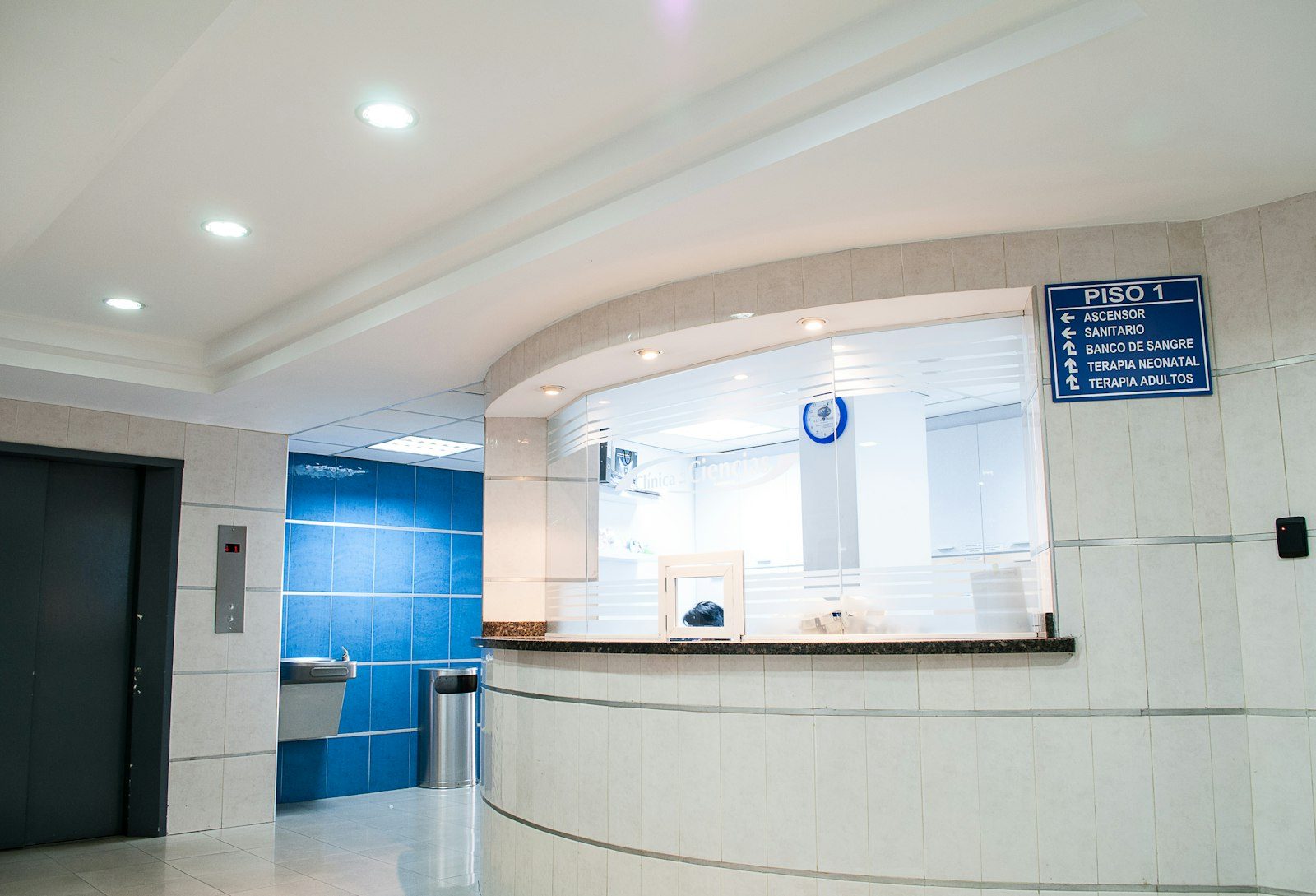 Recepción de un hospital moderno